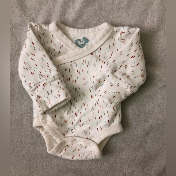 Bundle of 2 patterned matching onesies• Trois moutons• Baby clothes• Pre - Picture 7 of 9